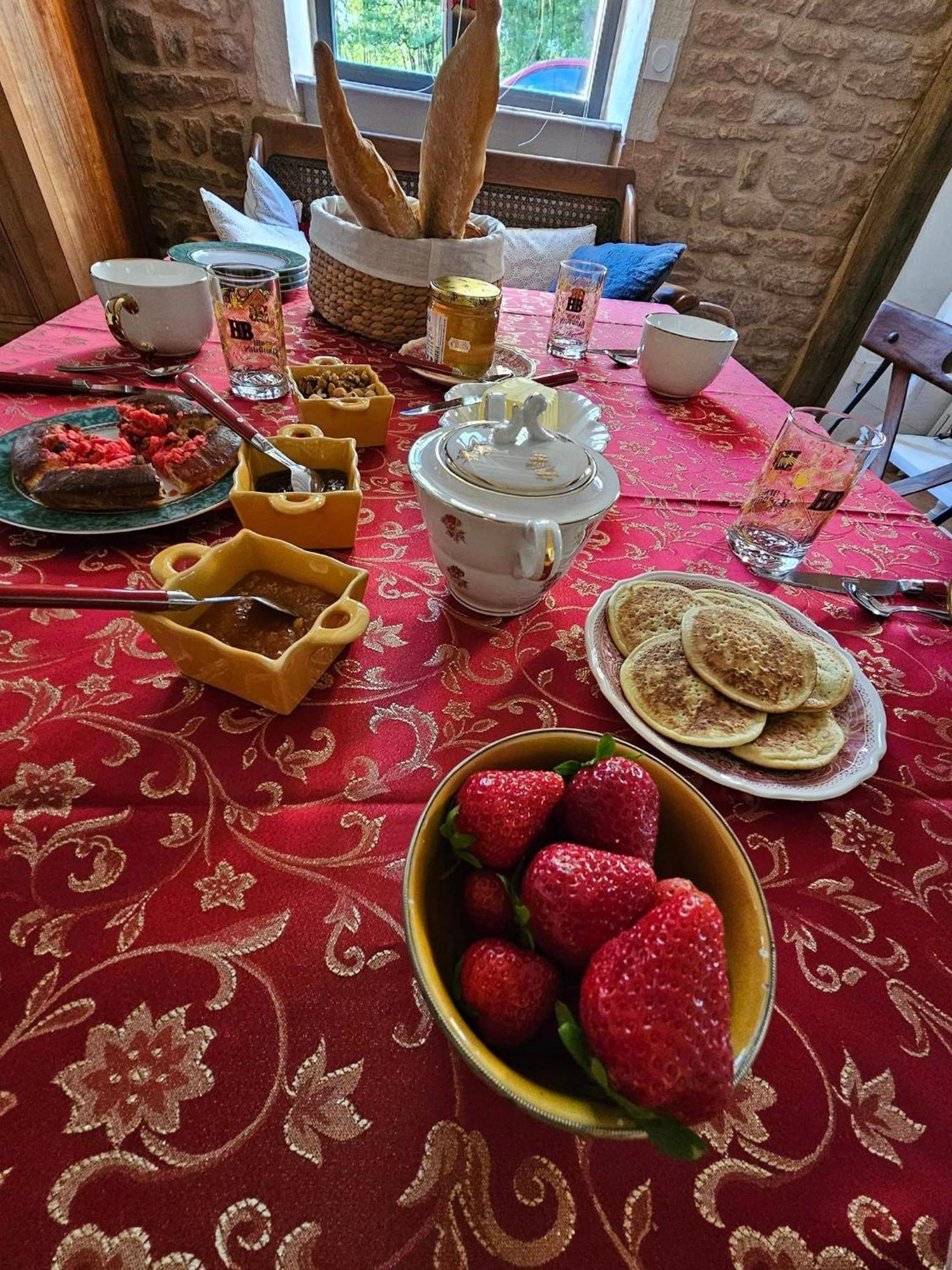 Bed and Breakfast Le Moulin De Chazelle Cormatin Экстерьер фото